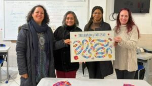 ADI Itapema,jogo de tabuleiro sobre inclusão,jogo Trilhando a Inclusão,combate ao capacitismo nas escolas,inclusão nas escolas de Itapema,educação inclusiva em Itapema,acessibilidade para pessoas com deficiência,direitos das pessoas com deficiência,projeto Adicionando Caminhos,inclusão pela educação,Associação das Pessoas com Deficiência para Inclusão,jogo educativo sobre capacitismo,oficinas de inclusão em escolas,educação e diversidade,cidadania e inclusão,inclusão na rede pública de ensino,atividades educativas sobre acessibilidade,combate à discriminação nas escolas,inclusão social em Itapema,projeto de inclusão em Santa Catarina