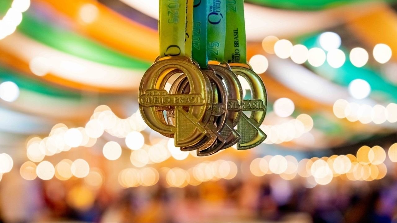 Prêmio Queijo Brasil 2026,recorde de inscrições Prêmio Queijo Brasil,2.720 queijos inscritos,concurso de queijos artesanais,queijos artesanais brasileiros,produção artesanal de queijos,Prêmio Queijo Brasil em Blumenau,queijos artesanais em Santa Catarina,produção de queijos em Minas Gerais,agricultura familiar e produção de queijos,Festival Nacional do Queijo 2026,melhores queijos artesanais do Brasil,produtores de queijo artesanal,produção láctea artesanal,cadeia queijeira brasileira,agroindústria de queijos,queijo artesanal de Minas Gerais,queijo artesanal de Santa Catarina,crescimento da produção artesanal,concurso nacional de queijos,9ª edição Prêmio Queijo Brasil