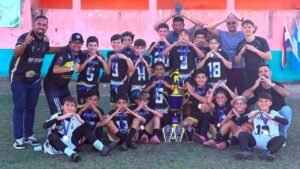 Camboriú futebol de base,Campeonato Sul-Americano de Futebol de Base,Fundação Municipal de Esportes Camboriú,FME Camboriú,títulos futebol de base Santa Catarina,esporte em Camboriú,futebol de base Santa Catarina,ADAC Recriarte,campeonato sul-americano Santa Catarina,atletas de base Camboriú,Chitão Waldrich,futebol de campo de base,competição futebol Balneário Camboriú,esporte de base catarinense,títulos Camboriú Sub-12 Sub-14 Sub-16 Sub-18
