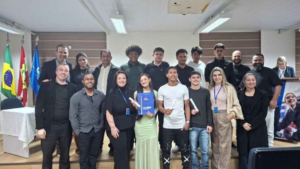 SENAI Itajaí,curso de Marcenaria Naval e Náutica,marcenaria naval,carpintaria naval,indústria naval em Itajaí,indústria náutica em Santa Catarina,Economia do Mar em Santa Catarina,qualificação profissional para indústria naval,aprendizagem industrial,formação profissional em Itajaí,empregos na indústria naval,mão de obra qualificada na indústria naval,indústria naval brasileira,mercado de trabalho em Itajaí,cursos do SENAI em Santa Catarina,formação de profissionais para estaleiros,expansão da indústria náutica,empregabilidade em Santa Catarina,desenvolvimento da indústria naval,educação profissional e indústria