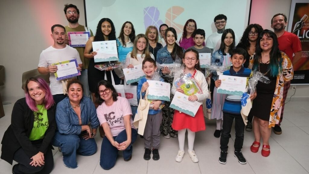 5º BC EM TRAÇOS,concurso cultural em Balneário Camboriú,BC EM TRAÇOS 2026,inscrições para concurso de arte,concurso de artes visuais em Balneário Camboriú,BC EM TRACINHOS,concurso de desenho para crianças e adolescentes,exposição de arte em Balneário Camboriú,premiação para artistas,concurso cultural gratuito,votação popular de obras de arte,artistas de Balneário Camboriú,cultura em Santa Catarina,Lei de Incentivo à Cultura 2025,exposição comemorativa BC EM TRAÇOS,concurso de pintura e desenho,concurso de fotografia artística,arte e patrimônio de Balneário Camboriú,premiação cultural em Santa Catarina,inscrições para concurso cultural 2026