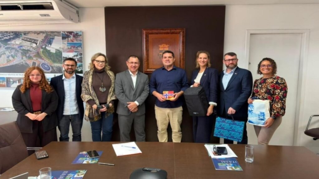 Itajaí e Noruega,Consulado Honorário da Noruega em Itajaí,Consulado da Noruega na Região Sul,relações entre Itajaí e Noruega,novos investimentos em Itajaí,projetos internacionais em Itajaí,indústria naval de Itajaí,indústria náutica em Itajaí,comércio exterior em Itajaí,economia do mar em Santa Catarina,rotas marítimas sustentáveis,Nor-Shipping 2027,Innovation Norway,parque industrial farmacêutico em Itajaí,pesquisa oceanográfica no Brasil,intercâmbio técnico entre Brasil e Noruega,missões empresariais internacionais,investimentos noruegueses no Brasil,Consulado-Geral da Noruega no Brasil,desenvolvimento econômico de Itajaí