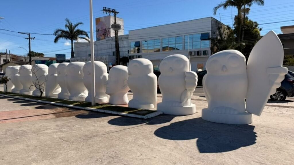 Coruja Parade em Navegantes,programação cultural em Navegantes,eventos gratuitos em Navegantes,atrações culturais em Navegantes,agenda cultural de Navegantes,pintura de esculturas gigantes,esculturas de corujas em Navegantes,Fundação Cultural de Navegantes,eventos neste fim de semana em Navegantes,feiras de artesanato em Navegantes,Feira de Economia Solidária AGROPESCARTE,Feira FeirArte Navegantes,atrações musicais gratuitas,eventos no Centro de Navegantes,eventos em São Pedro Navegantes,eventos no Gravatá Navegantes,arte e cultura em Santa Catarina,programação de julho em Navegantes,Coruja Parade Praça dos Emancipadores,agenda cultural Santa Catarina