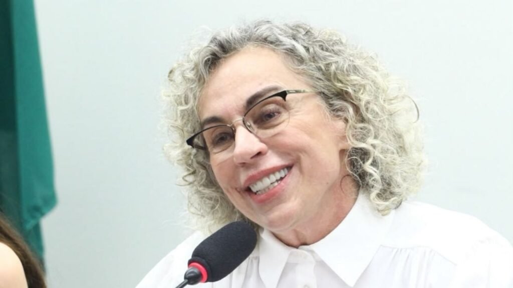 Ana Paula Lima bets,projeto de lei sobre bets,taxa sobre empresas de apostas,tratamento de dependência em apostas pelo SUS,dependência em apostas esportivas,transtorno do jogo,compulsão por apostas,PL 4761/2026,deputada Ana Paula Lima,apostas esportivas no Brasil,saúde mental e apostas,tratamento para vício em apostas,SUS e dependência em jogos,Fundo Nacional de Saúde,arrecadação das bets,imposto sobre apostas esportivas,publicidade de bets,restrições à propaganda de apostas,Ministério da Saúde apostas,Ministério da Fazenda bets,teleatendimento para dependência em apostas,jogo patológico,prevenção ao vício em apostas,apostas esportivas em Santa Catarina