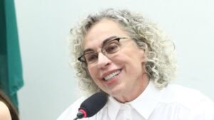 Ana Paula Lima bets,projeto de lei sobre bets,taxa sobre empresas de apostas,tratamento de dependência em apostas pelo SUS,dependência em apostas esportivas,transtorno do jogo,compulsão por apostas,PL 4761/2026,deputada Ana Paula Lima,apostas esportivas no Brasil,saúde mental e apostas,tratamento para vício em apostas,SUS e dependência em jogos,Fundo Nacional de Saúde,arrecadação das bets,imposto sobre apostas esportivas,publicidade de bets,restrições à propaganda de apostas,Ministério da Saúde apostas,Ministério da Fazenda bets,teleatendimento para dependência em apostas,jogo patológico,prevenção ao vício em apostas,apostas esportivas em Santa Catarina