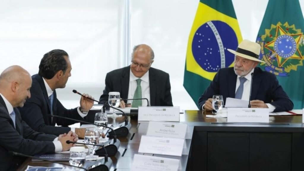 Stellantis,investimento Stellantis Brasil,investimento de R$ 30 bilhões,indústria automotiva,Brasil,geração de empregos,empregos Stellantis,Nova Indústria Brasil,NIB,indústria brasileira,Betim MG,Rio de Janeiro indústria,cadeia de fornecedores,expansão industrial,produção nacional,reforma tributária,economia brasileira,setor automotivo,investimentos na indústria,Stellantis 2030