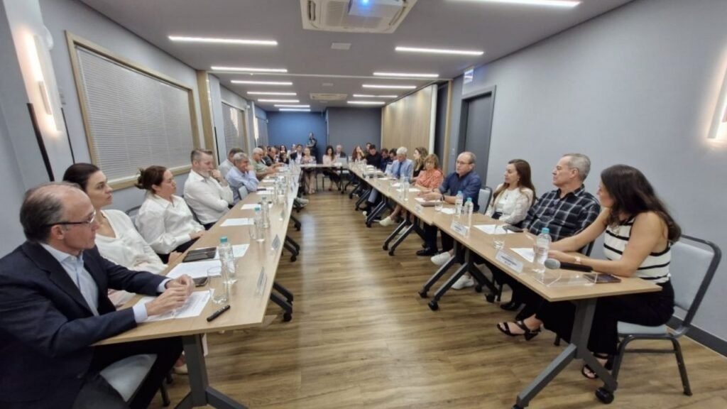 Economia Azul,Itajaí,Economia Azul em Itajaí,indústria de defesa,Base Industrial de Defesa,pequenas empresas,microempresas,oportunidades de negócios,desenvolvimento econômico,tecnologia,inovação,networking empresarial,ACII,SEBRAE,ACATMAR,Prefeitura de Itajaí,setor naval,economia marítima,fornecedores da indústria de defesa
