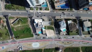 Balneário Piçarras,Itacolomi,pavimentação em Balneário Piçarras,obras de infraestrutura,descidas de praia Itacolomi,pavimentação asfáltica,drenagem pluvial,passeios públicos,calçadas,sinalização viária,mobilidade urbana,acessibilidade,investimento em infraestrutura,orla norte de Balneário Piçarras,Construtora Schroeder e Schmidt,obras em Santa Catarina,melhoria viária,acesso à praia