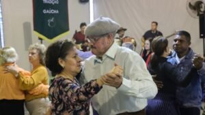 Baile da Integração Balneário Camboriú,evento gratuito Balneário Camboriú,Secretaria de Assistência Social Balneário Camboriú,Secretaria da Pessoa Idosa Balneário Camboriú,evento social BC,baile comunitário Balneário Camboriú,atividades para comunidade BC,Prefeitura de Balneário Camboriú evento,Bairro Vila Real Balneário Camboriú,dança e música Balneário Camboriú,evento gratuito Santa Catarina,integração comunitária BC,convivência social Balneário Camboriú,Centro Comunitário João Gerônimo Vicente,bem-estar comunidade Balneário Camboriú