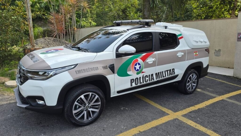 Porto Belo doação viatura,Polícia Militar Porto Belo,viatura Polícia Militar Santa Catarina,segurança pública Porto Belo,policiamento ostensivo Porto Belo,doação veículo Polícia Militar,Convênio de Radiopatrulha Santa Catarina,Prefeitura de Porto Belo segurança,nova viatura Porto Belo,reforço policiamento Porto Belo,Fiat Strada Volcano viatura,Lei Municipal Porto Belo,frota Polícia Militar Porto Belo,ordem pública Porto Belo,segurança Santa Catarina