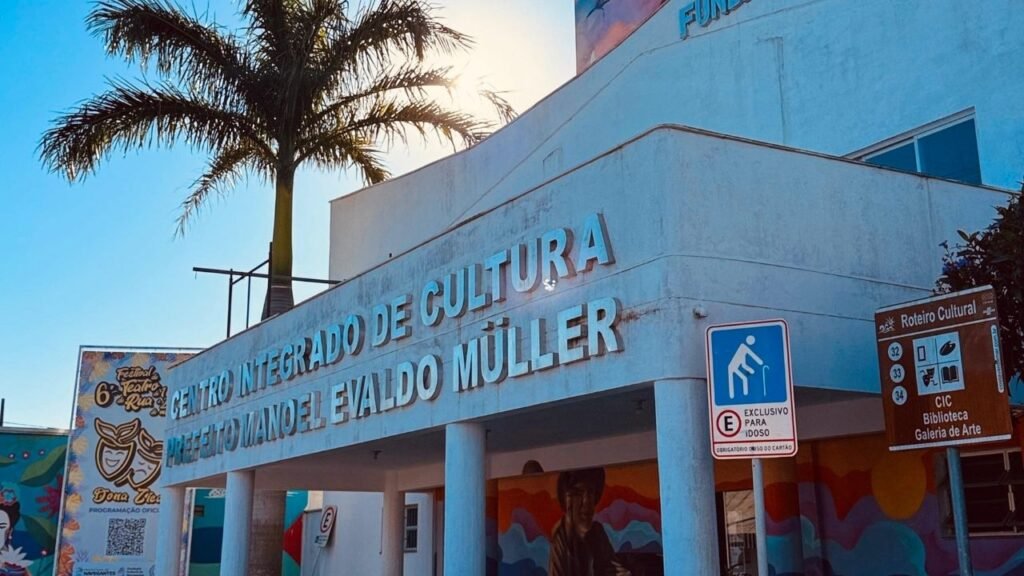 Título Idília Machado Ferreira,Câmara de Vereadores de Navegantes,homenagem estudantes Navegantes,Rede Municipal de Ensino Navegantes,educação Navegantes,professores homenageados Navegantes,solenidade Câmara de Navegantes,CIC Navegantes,estudantes destaque Navegantes,ensino fundamental Navegantes,homenagem educação Santa Catarina,alunos destaque rede municipal,Lei Municipal 3.709 Navegantes,Centro Integrado de Cultura Navegantes,educação municipal Santa Catarina