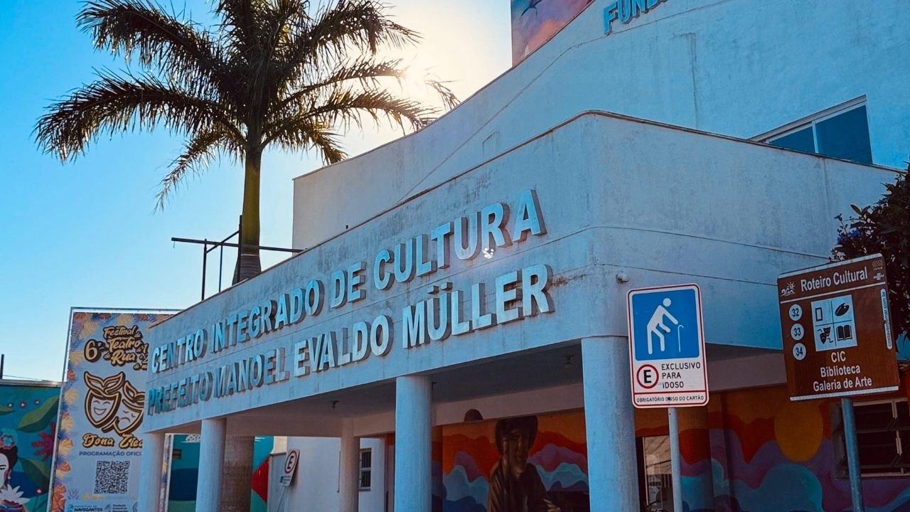 Título Idília Machado Ferreira,Câmara de Vereadores de Navegantes,homenagem estudantes Navegantes,Rede Municipal de Ensino Navegantes,educação Navegantes,professores homenageados Navegantes,solenidade Câmara de Navegantes,CIC Navegantes,estudantes destaque Navegantes,ensino fundamental Navegantes,homenagem educação Santa Catarina,alunos destaque rede municipal,Lei Municipal 3.709 Navegantes,Centro Integrado de Cultura Navegantes,educação municipal Santa Catarina