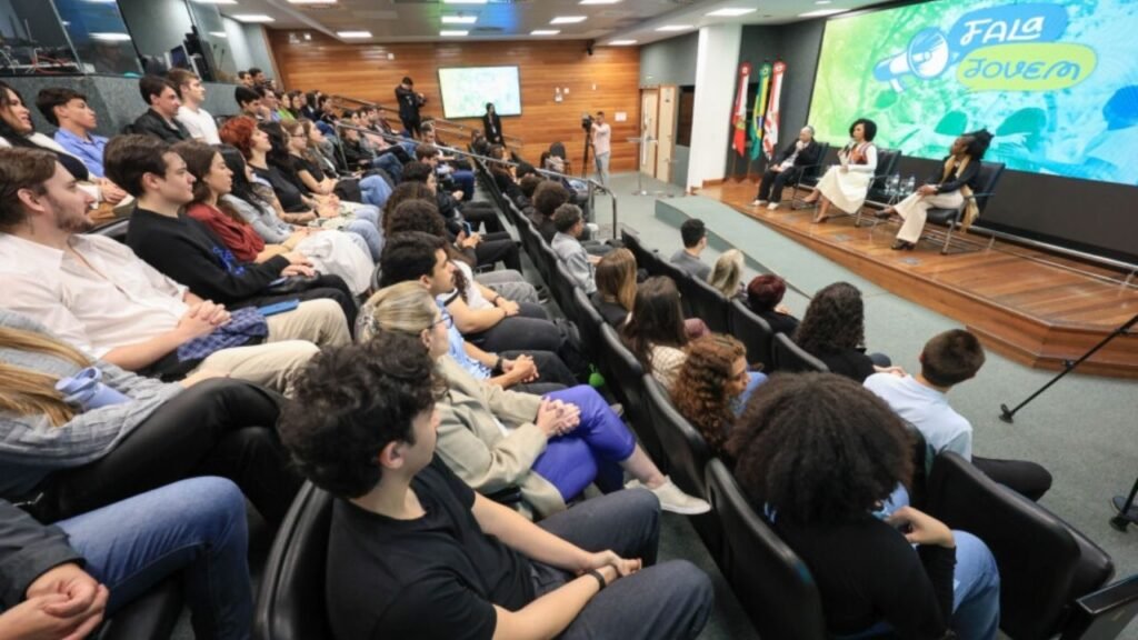 Programa Fala Jovem,Assembleia Legislativa de Santa Catarina,Alesc,Antonieta de Barros,representatividade negra,identidade negra,combate ao racismo,população negra Santa Catarina,Mês da Mulher Negra,Programa Antonieta de Barros,igualdade racial SC,primeira deputada negra do Brasil,educação antirracista,movimento de mulheres negras Florianópolis,cultura afro-brasileira,diversidade e inclusão Santa Catarina