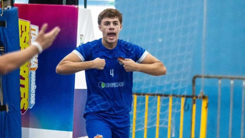 Itajaí Pró-Vôlei,voleibol Itajaí,AmaVôlei Maringá,atletas de vôlei Santa Catarina,Pedro Alexandrina,Joaquim Sikorski,campeão paranaense de vôlei,categorias de base voleibol,formação de atletas Itajaí,vôlei catarinense,projeto Vôlei Mais Educação,voleibol brasileiro,base do vôlei Santa Catarina,transferência de atletas vôlei,talentos do vôlei Itajaí,voleibol Paraná 2026