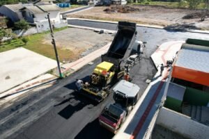 Camboriú,mobilidade urbana,infraestrutura urbana,Prefeitura de Camboriú,novo binário,Rua Siqueira Campos,Programa de Requalificação de Vias e Passeios,pavimentação,acessibilidade,drenagem pluvial,ciclofaixa,segurança viária,obras em Camboriú,Santa Catarina,Rua José Luciano Nunes,Rua José Bernardes Passos,Rua Jesuíno Anastácio Pereira,Santa Regina,requalificação de vias,investimentos em infraestrutura