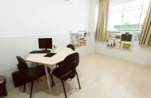Camboriú,Atendimento Educacional Especializado,AEE,educação especial,inclusão escolar,Secretaria de Educação de Camboriú,Prefeitura de Camboriú,TEA,Transtorno do Espectro Autista,salas de AEE,educação inclusiva,estudantes com deficiência,escolas municipais de Camboriú,investimento em educação,acessibilidade escolar,ensino municipal,educação em Santa Catarina,políticas de inclusão,rede municipal de ensino,educação pública