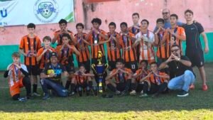 Camboriú futebol de base,Campeonato Sul-Americano de Futebol de Base,Fundação Municipal de Esportes Camboriú,FME Camboriú,títulos futebol de base Santa Catarina,esporte em Camboriú,futebol de base Santa Catarina,ADAC Recriarte,campeonato sul-americano Santa Catarina,atletas de base Camboriú,Chitão Waldrich,futebol de campo de base,competição futebol Balneário Camboriú,esporte de base catarinense,títulos Camboriú Sub-12 Sub-14 Sub-16 Sub-18