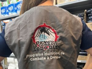agentes de combate às endemias em Balneário Camboriú,identificação de agentes de endemias,Prefeitura de Balneário Camboriú,agente falso em Balneário Camboriú,homem se passando por agente de endemias,segurança em visitas domiciliares,uniformes dos agentes de endemias,crachá de identificação de servidor,Secretaria de Saúde de Balneário Camboriú,combate às endemias,agentes municipais de saúde,como identificar agente de endemias,visitas de agentes em residências,golpe com falso agente público,segurança da população,orientação da Prefeitura de Balneário Camboriú,identificação de servidores municipais,denúncia de situação suspeita,saúde pública em Balneário Camboriú,agentes de combate a endemias