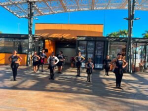 Sambalé,Andreia Zaida,Florianópolis,Santa Catarina,inclusão social,dança para crianças,balé e samba,Casa Cidades Invisíveis,Cidades Invisíveis,desenvolvimento humano,cultura brasileira,crianças em vulnerabilidade social,projeto social Florianópolis,dança como inclusão,oficinas gratuitas para crianças,educação e cultura,fortalecimento de vínculos,autoestima infantil