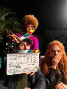 Desconstrução curta-metragem,Balneário Camboriú audiovisual,Rogue Productions,Frame 22 produtora,relacionamentos abusivos filme,violência psicológica cinema,Lei de Incentivo à Cultura Santa Catarina,produção audiovisual catarinense,cinema independente Santa Catarina,Kristel Kardeal diretora,Set Sustentável cinema,cultura Balneário Camboriú,curta-metragem sobre violência doméstica,produção audiovisual Santa Catarina 2026,dança como narrativa cinema,mulheres na direção de cinema,cinema catarinense independente,gravações Balneário Camboriú julho