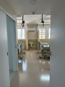 Hospital Marieta Konder Bornhausen,reforma Hospital Marieta,nova ala de internação Itajaí,Associação Madre Teresa,SUS Itajaí,saúde pública Santa Catarina,leitos hospitalares Itajaí,humanização hospitalar,Casa de Acolhimento Itajaí,mobilização empresarial saúde,reestruturação hospitalar SC,Hospital Marieta Itajaí SC,entrega de obra hospitalar,saúde Balneário Camboriú,Rotary Club Itajaí Porta do Vale,Macarronada Solidária Itajaí,atendimento humanizado SUS