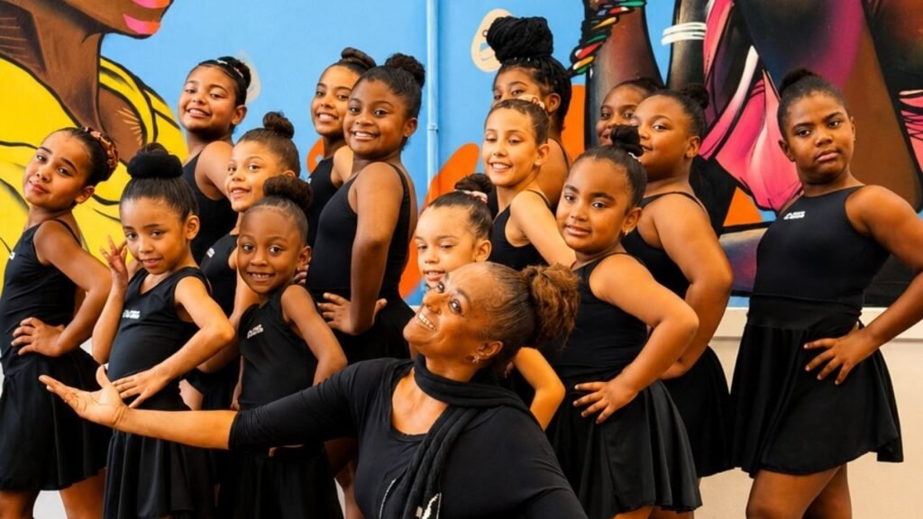 Sambalé,Andreia Zaida,Florianópolis,Santa Catarina,inclusão social,dança para crianças,balé e samba,Casa Cidades Invisíveis,Cidades Invisíveis,desenvolvimento humano,cultura brasileira,crianças em vulnerabilidade social,projeto social Florianópolis,dança como inclusão,oficinas gratuitas para crianças,educação e cultura,fortalecimento de vínculos,autoestima infantil