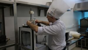 Kappaphycus alvarezii,impressão 3D de alimentos,macroalga Santa Catarina,Hub Senac Gastronomia do Mar,Epagri,UFSC,alimentos funcionais,biotintas alimentares,bioimpressão gastronômica,gastronomia sustentável,alimentação clínica disfagia,carragenana natural,tecnologia de alimentos SC,inovação alimentar Santa Catarina,bioeconomia marinha