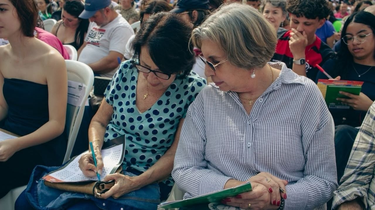 8º Arraiá Solidário Itapema,Tarde de Prêmios Itapema,bingo beneficente Praça da Paz,entidades beneficentes Itapema,sorteio de prêmios Itapema,Fiat Mobi zero-quilômetro sorteio,festa junina solidária Santa Catarina,Marcos e Belutti show Itapema,evento beneficente Praça da Paz,projetos sociais Itapema,doações patrocinadores Arraiá,cartelas de bingo Itapema,prefeito Alexandre Xepa Itapema,turismo Itapema eventos,arrecadação para instituições sociais
