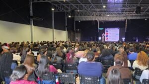 capacitação rede de proteção Navegantes,CMDCA Navegantes,escuta especializada crianças e adolescentes,revelação espontânea de violência,Fundo para a Infância e Adolescência,Seides Navegantes,Comitê de Escuta Especializada,proteção à infância Santa Catarina,capacitação profissionais educação,atendimento humanizado a crianças,rede de proteção à criança e adolescente,Jucilene Maiara Rocha CMDCA,Frank Duarte especialista,combate à violência infantil Navegantes,política pública proteção infantil