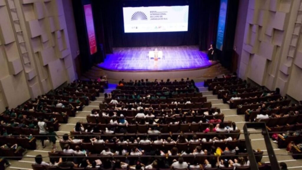 2ª Bienal Internacional do Livro de Jaraguá do Sul,Bienal do Livro Jaraguá do Sul,programação Bienal do Livro 2026,ingressos gratuitos Bienal do Livro,autores Bienal Jaraguá,SCAR Centro Cultural,Tenda dos Livros Jaraguá,Feira de Editores Independentes,escritores catarinenses Bienal,literatura e sociedade tema,Emanuele Coccia Jaraguá do Sul,Cristovão Tezza Bienal,homenagem à Itália Bienal,evento cultural Santa Catarina agosto 2026,Design Cultural Jaraguá do Sul,Sesc SC literatura,Programa de Incentivo à Cultura SC