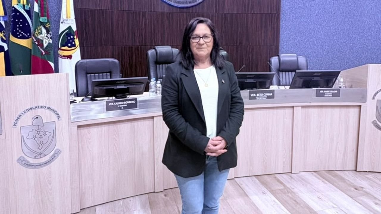 maus-tratos contra animais Itajaí,sanções crueldade animal,Câmara de Vereadores Itajaí,vereadora Renata Narcizo,projeto de lei proteção animal,adoção de animais Itajaí,petshop clandestino Itajaí,caso cão Loki,caso cão Bode,legislação bem-estar animal SC,proteção animal Santa Catarina,Comissão de Constituição e Justiça,Procuradoria Jurídica Câmara Itajaí,alvará petshop Itajaí,crueldade animal Santa Catarina,lei maus-tratos Itajaí,votação plenário Itajaí,sanção prefeito lei animal