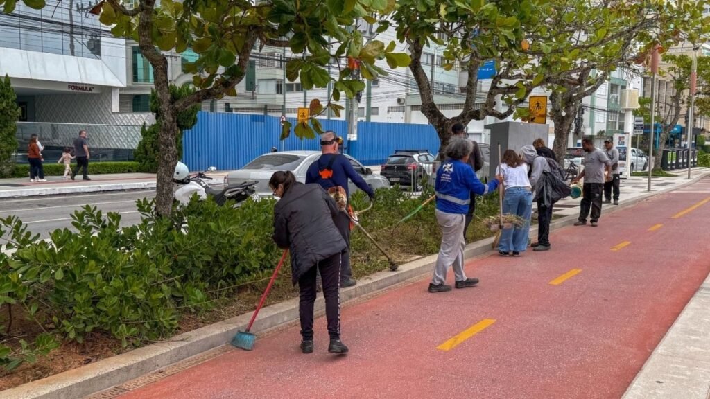 Esforço Concentrado Balneário Camboriú,BC Bem Cuidada,limpeza Praia Central,manutenção orla Balneário Camboriú,Avenida Atlântica limpeza,calçadão Balneário Camboriú,Secretaria de Obras Balneário Camboriú,bocas de lobo Balneário Camboriú,operação tapa-buraco BC,faixa de areia Praia Central,zeladoria urbana Balneário Camboriú,Barra Sul serviços públicos,Rua 2600 obras,Pontal Norte Balneário Camboriú,infraestrutura urbana Santa Catarina,manutenção urbana litoral catarinense,sinalização viária Balneário Camboriú,terceira fase Esforço Concentrado