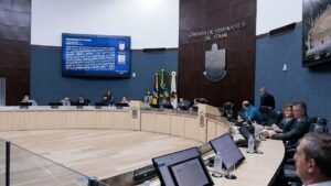 escala 12x36 agentes defesa civil,Câmara de Vereadores de Itajaí,Projeto de Lei Complementar 16/2026,proteção e defesa civil Itajaí,plantão 24 horas Itajaí,Vigilância Sanitária Itajaí,podologia Atenção Primária de Saúde,prevenção El Niño Itajaí,requerimentos Câmara Itajaí,homenagem Dia dos Pais Itajaí,Rua João Apolinário Teixeira,Bairro Cabeçudas Itajaí,sessão extraordinária Câmara Itajaí,legislação municipal Santa Catarina,Secretaria Municipal de Saúde Itajaí,plano de contingência El Niño,Ana Campagnolo deputada estadual