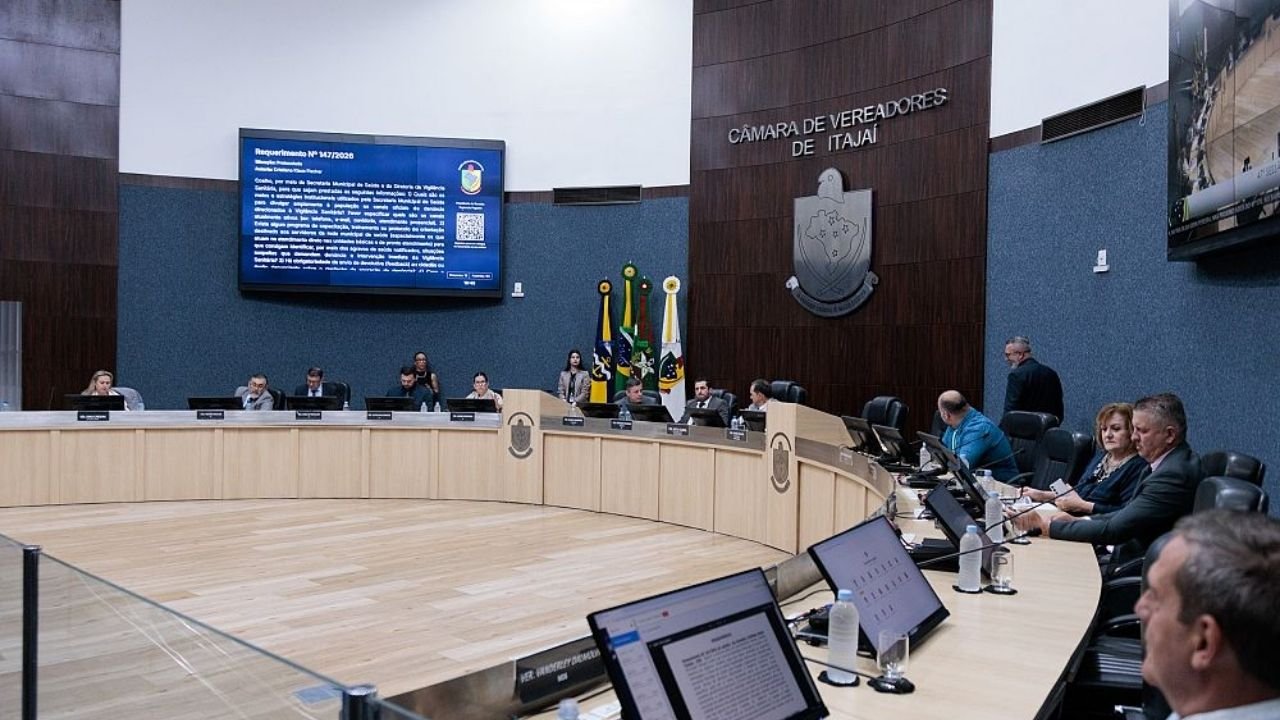 escala 12x36 agentes defesa civil,Câmara de Vereadores de Itajaí,Projeto de Lei Complementar 16/2026,proteção e defesa civil Itajaí,plantão 24 horas Itajaí,Vigilância Sanitária Itajaí,podologia Atenção Primária de Saúde,prevenção El Niño Itajaí,requerimentos Câmara Itajaí,homenagem Dia dos Pais Itajaí,Rua João Apolinário Teixeira,Bairro Cabeçudas Itajaí,sessão extraordinária Câmara Itajaí,legislação municipal Santa Catarina,Secretaria Municipal de Saúde Itajaí,plano de contingência El Niño,Ana Campagnolo deputada estadual