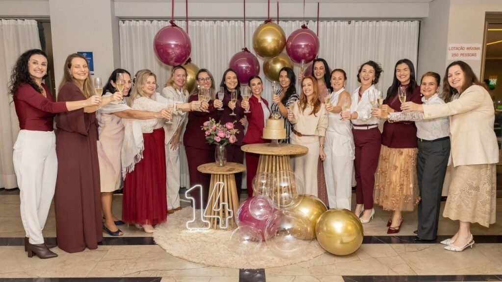 Núcleo da Mulher Empresária,empreendedorismo feminino São José,AEMFLO CDL São José,mulheres empresárias Santa Catarina,protagonismo feminino nos negócios,Sebrae mulheres empreendedoras,networking empresarial feminino,liderança feminina empresas,CNPJs de mulheres no Brasil,participação feminina na economia,festa de gala empresárias São José,celebração 14 anos núcleo empresarial,mulheres no mercado de trabalho,empoderamento econômico feminino,geração de renda mulheres empreendedoras,negócios liderados por mulheres,empresárias região da Grande Florianópolis,desenvolvimento econômico e empreendedorismo feminino