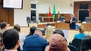 Escola do Legislativo Navegantes,vedações eleitorais Câmara,capacitação vereadores Navegantes,regras eleitorais Poder Legislativo,neutralidade administração pública,Câmara de Vereadores Navegantes,período eleitoral 2026,uso de bens públicos eleições,propaganda eleitoral servidores públicos,fiscalização eleitoral Santa Catarina,Renata Monteiro de Andrade diretora,responsabilização administrativa eleições,capacitação servidores públicos,legislação eleitoral câmaras municipais,condutas vedadas agentes públicos,neutralidade institucional eleições,treinamento Poder Legislativo,formação política Navegantes