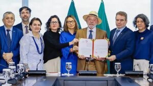 lei violência sexual infantil,PL 3066/2025,Estatuto da Criança e do Adolescente,ECA atualizado,deepfake infantil,inteligência artificial crimes sexuais,crimes hediondos violência sexual,Lula sanciona lei proteção infantil,pena crimes cibernéticos contra crianças,agente disfarçado infiltração virtual,ressarcimento SUS vítimas,tratamento psicológico vítimas de abuso,Diretrizes de Luxemburgo,organização criminosa exploração sexual infantil,Código Penal crimes sexuais,deepfake com uso de IA,proxy crimes digitais,segurança pública Brasil,legislação proteção de menores na internet