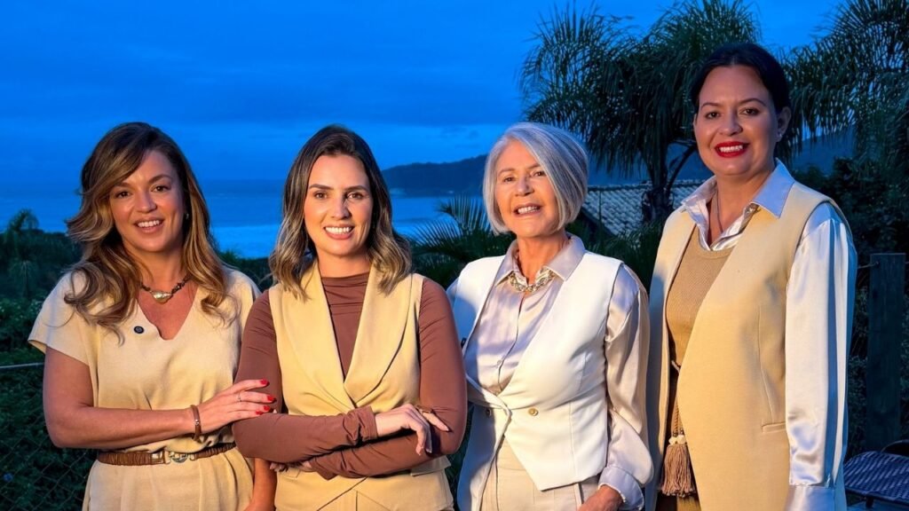 Imersão Mulheres Protagonistas,Praia do Rosa eventos,empreendedorismo feminino Santa Catarina,evento para mulheres empresárias,turismo de experiência Santa Catarina,networking feminino,liderança feminina,posicionamento de marca pessoal,Festival Del Vino Praia do Rosa,enoturismo Santa Catarina,evento litoral catarinense,desenvolvimento pessoal para empreendedoras,palestras empreendedorismo feminino,turismo de inverno Santa Catarina,evento de negócios para mulheres,protagonismo feminino no mercado,encontro de empresárias Praia do Rosa
