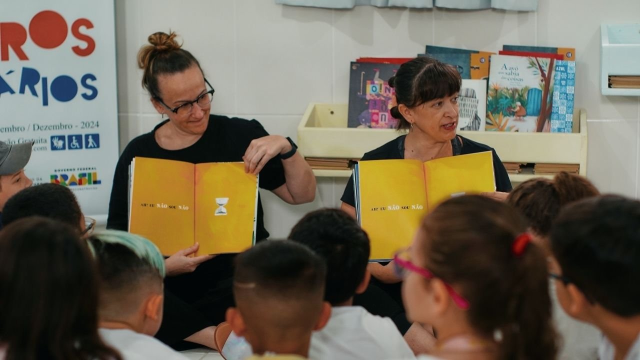 Sopros Literários 6ª edição,literatura infantil Itajaí,programação gratuita escolas públicas,mediação de leitura Itajaí,contação de histórias para crianças,Ativa Rede Educação e Cultura,doação de livros escolas públicas,Fundação Cultural de Itajaí,Circuito Literário Centreventos,Secretaria Municipal de Educação de Itajaí,acervo literário infantil,projeto cultural Santa Catarina,incentivo à leitura infantil,obras de autores catarinenses,ações culturais em escolas,promoção da literatura para crianças,evento cultural gratuito Itajaí
