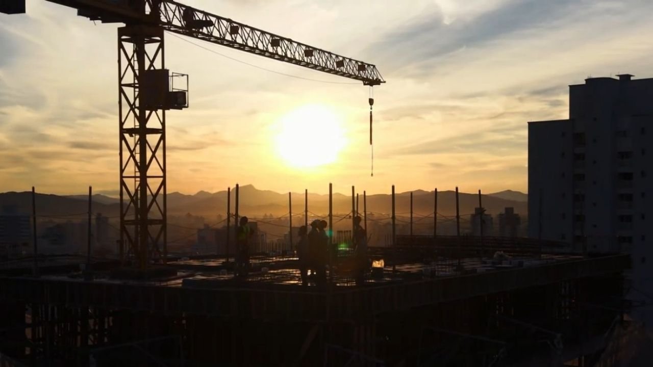 Profissão Construir Itajaí,curso gratuito construção civil,inscrições Profissão Construir,qualificação profissional Itajaí,SENAI Itajaí curso,capacitação construção civil Santa Catarina,curso Iniciação à Construção Civil,empregabilidade construção civil,Sinduscon Foz do Rio Itajaí,oportunidades de emprego Itajaí,curso gratuito Santa Catarina,formação profissional construção civil,aula inaugural agosto 2026,mulheres na construção civil,qualificação para mercado de trabalho,Instituto Profissão Construir,curso gratuito SENAI