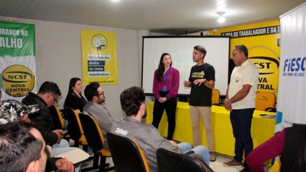 Profissão Construir Brusque,aula inaugural curso construção civil,SENAI Brusque curso,Sinduscon Brusque,Curso de Iniciação na Construção,qualificação profissional Santa Catarina,capacitação construção civil Brusque,Sintricomb aulas,oportunidades de emprego construção civil,mulheres na construção civil Brusque,formação profissional gratuita,mercado de trabalho construção civil,curso técnico construção Brusque,empregabilidade setor da construção,Ralf Maschio Sinduscon,primeira turma Profissão Construir,capacitação para trabalhadores da construção