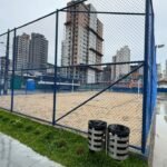 Itapema abre escolinha gratuita de Vôlei de Praia na nova Praça do Morretes