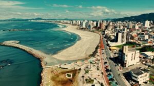Praia do Gravatá,alargamento de praia Navegantes,obra de alargamento Gravatá,liberação da praia Navegantes,Corpo de Bombeiros Militar Navegantes,praia de Navegantes SC,investimento em infraestrutura Navegantes,secretaria de Infraestrutura Navegantes,Rio das Pedras Navegantes,Molhe do Gravatá,engorda de praia litoral catarinense,obra de contenção costeira,alargamento de faixa de areia,escarpas praia Navegantes,praia liberada para uso,orla de Navegantes,turismo litoral de Santa Catarina