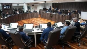 Câmara de Balneário Camboriú,projetos aprovados em Balneário Camboriú,sessão da Câmara de Balneário Camboriú,Câmara de Vereadores de Balneário Camboriú,imóveis públicos municipais,terrenos públicos em Balneário Camboriú,transparência pública,identificação de imóveis públicos,Código de Obras de Balneário Camboriú,Lei Ana Paula Farias,prevenção à violência contra a mulher,grupos reflexivos sobre masculinidades,violência contra a mulher em Balneário Camboriú,política municipal de prevenção à violência,projetos de lei em Santa Catarina,Câmara Municipal de Santa Catarina,patrimônio público municipal,votação na Câmara,Projeto de Lei 63/2026,Projeto de Lei 49/2025