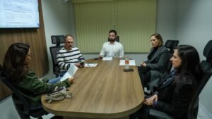 Câmara de Balneário Camboriú,Comissão de Educação e Saúde,doulas em Balneário Camboriú,Associação de Doulas de Santa Catarina,ADOSC,Hospital Ruth Cardoso,atendimento às gestantes,acompanhamento de doula no parto,direito das gestantes,saúde em Balneário Camboriú,Comissão de Administração,servidor público municipal,Balcão da Cidadania,Comissão de Meio Ambiente e Turismo,transporte coletivo em Balneário Camboriú,BC Bus,Câmara Municipal,projetos de lei em Balneário Camboriú,saúde materna em Santa Catarina,políticas públicas de saúde