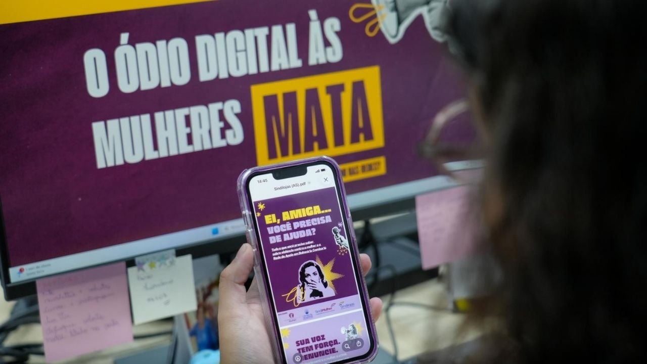 Procuradoria da Mulher de Balneário Camboriú,Procuradoria Especial da Mulher,violência contra a mulher em Balneário Camboriú,combate à violência contra a mulher,Agosto Lilás em Balneário Camboriú,palestras sobre violência contra a mulher,conscientização sobre violência doméstica,direitos das mulheres,combate ao feminicídio,misoginia online,discurso de ódio na internet,Red Pill,psicodrama sobre violência doméstica,Sicredi Balneário Camboriú,Grupo Oceanic,Câmara de Vereadores de Balneário Camboriú,igualdade de gênero,canais de denúncia para mulheres,atendimento à mulher,prevenção à violência contra a mulher