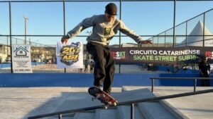 Campeonato Catarinense de Skate,skate em Itajaí,Heitor Vida campeão,título catarinense de skate,skate street em Itajaí,Taça ASI de Skate Street,Campeonato Brasileiro de Skate,Associação de Skate de Itajaí,ASI Skate,Skatepark do Portal II,esporte em Itajaí,skate em Santa Catarina,atleta de Itajaí,Heitor Vida skate,título inédito em Itajaí,classificação para o Campeonato Brasileiro,ranking catarinense de skate,Fundação Municipal de Esporte e Lazer,Lei de Incentivo ao Esporte de Itajaí,competição de skate em Itajaí