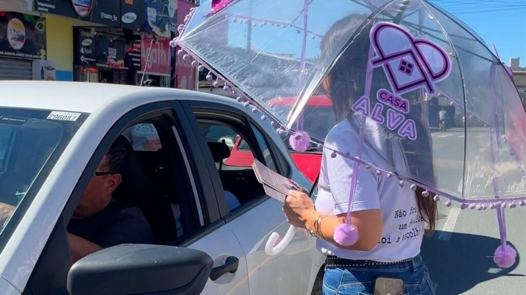 Agosto Lilás em Camboriú,Blitz Agosto Lilás,Camboriú por elas,violência contra a mulher em Camboriú,combate à violência contra a mulher,prevenção à violência contra a mulher,conscientização sobre violência contra a mulher,campanha Agosto Lilás,ações do Agosto Lilás,Prefeitura de Camboriú,assistência social em Camboriú,proteção às mulheres em Camboriú,enfrentamento à violência contra a mulher,bairro Monte Alegre Camboriú,mobilização contra violência doméstica,rede de proteção às mulheres,campanha contra violência doméstica,violência doméstica em Santa Catarina