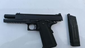 simulacro de arma de fogo em Balneário Camboriú,Polícia Militar Balneário Camboriú,apreensão de simulacro,simulacro airsoft,arma de airsoft em Balneário Camboriú,ocorrência policial em Balneário Camboriú,segurança pública em Balneário Camboriú,12º Batalhão de Polícia Militar,apreensão de airsoft,briga em via pública,simulacro sem ponta laranja,arma falsa em Balneário Camboriú,Polícia Militar em Santa Catarina,ocorrência policial Santa Catarina,apreensão de arma falsa,simulacro de arma apreendido,policiamento em Balneário Camboriú,airsoft apreendido