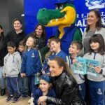 Crianças visitam exposição sobre pesca e meio ambiente no Paço Municipal de Balneário Camboriú
